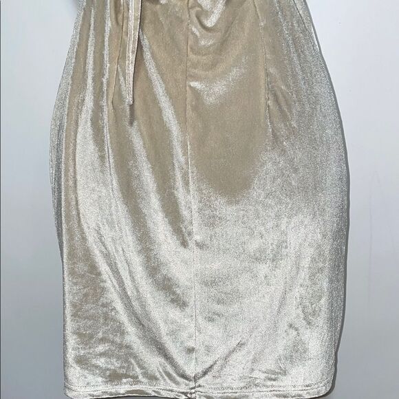 Elegant Cream Velvet Dress - Picture 8 of 9